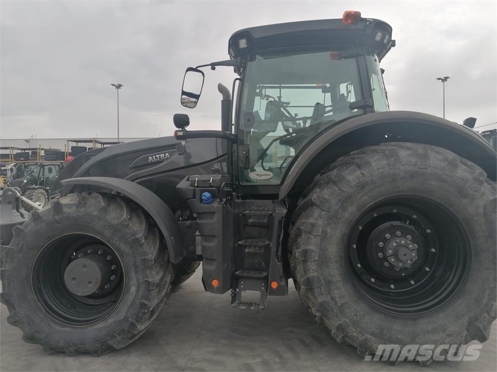 Valtra S324 Traktorid