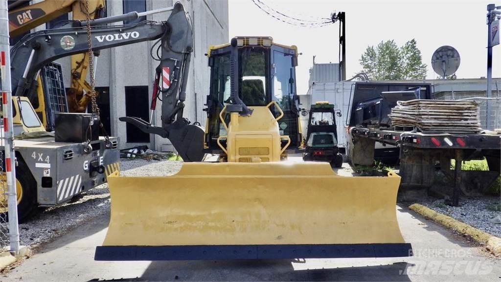 Komatsu D37PX-22 Roomikekskavaatorid