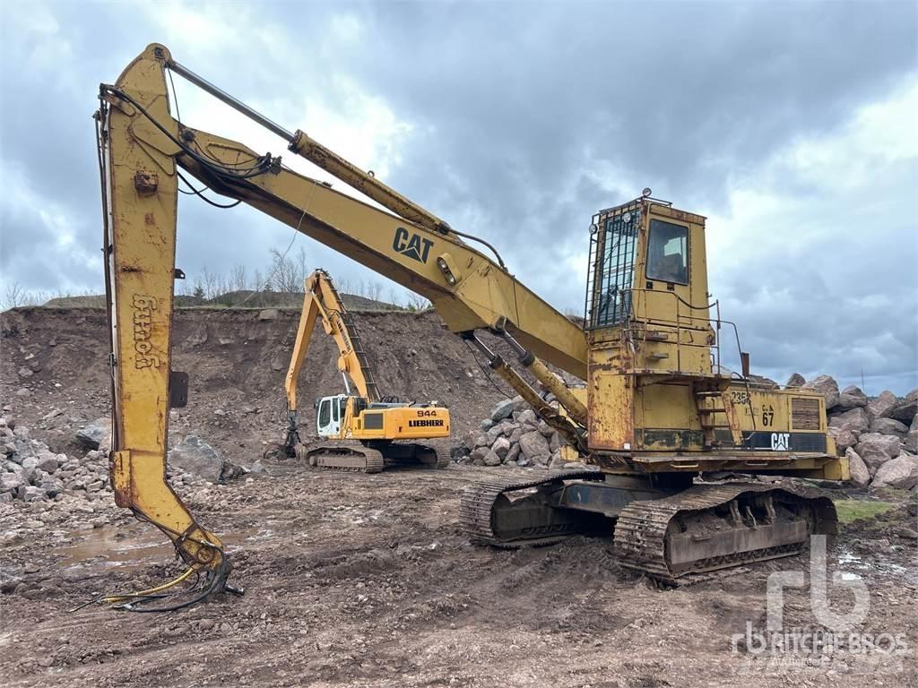 CAT 235C Materjalikäitlusmasinad
