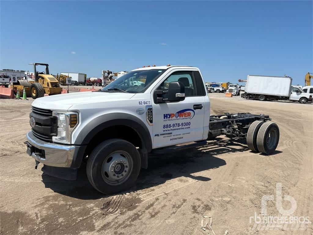 Ford F-550 Raamautod