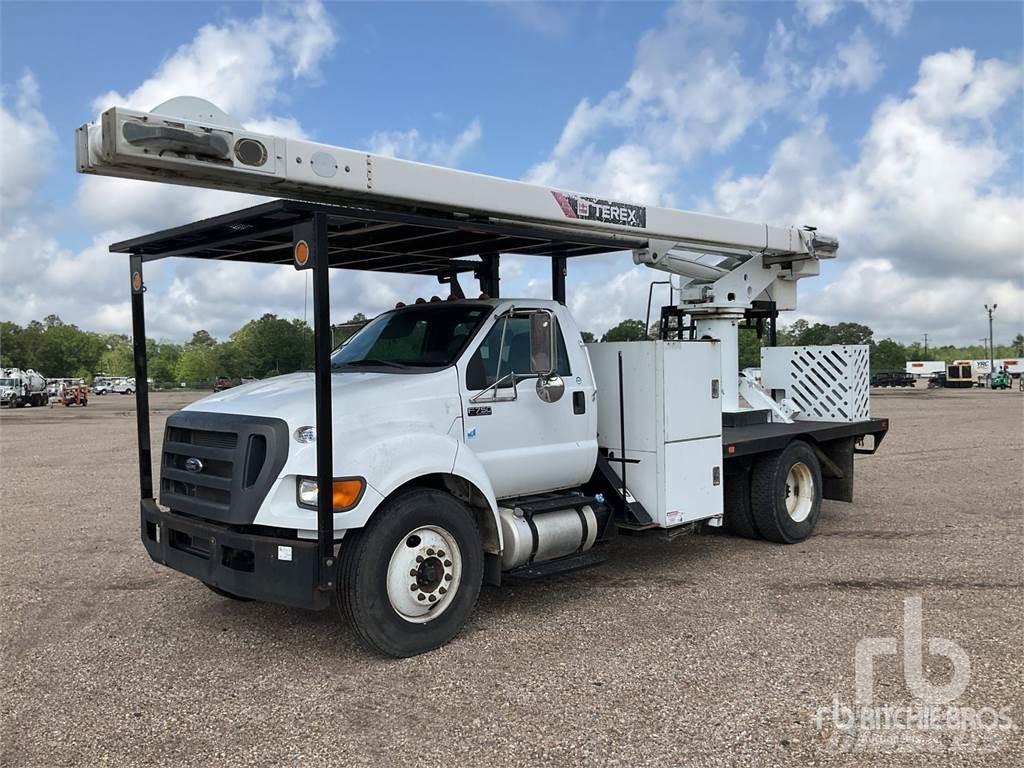 Ford F-750 Järelveetavad korvtõstukid