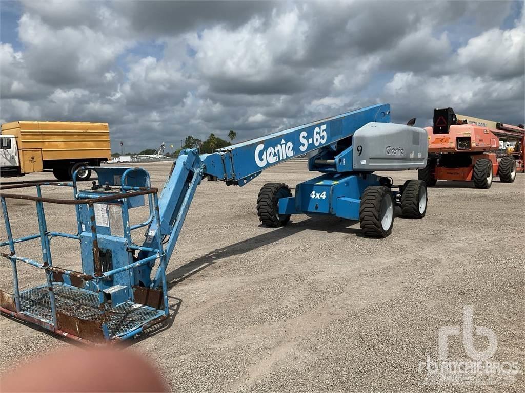 Genie S-65 Iseliikuvad poomtõstukid
