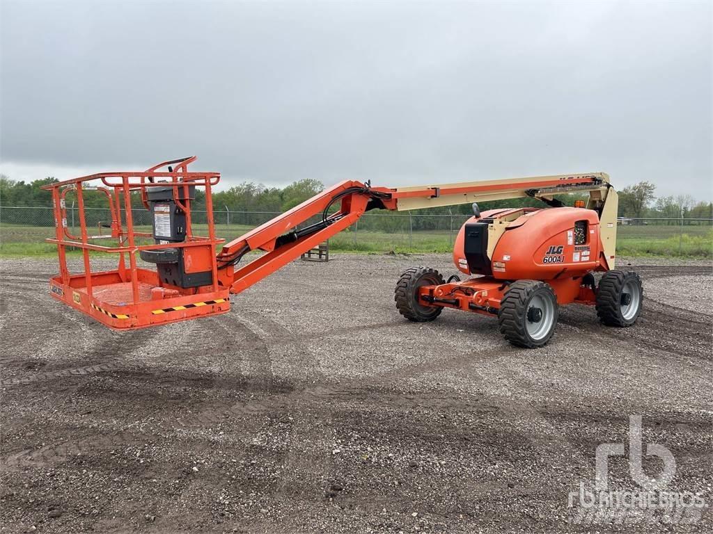 JLG 600AJ Iseliikuvad poomtõstukid