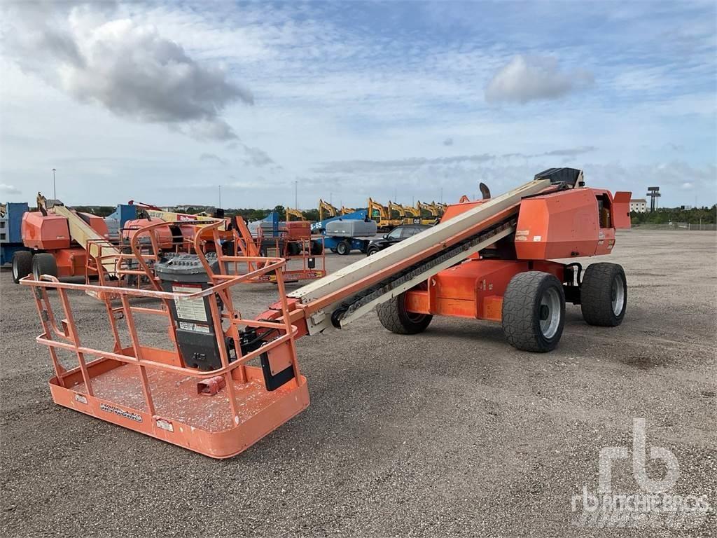 JLG 600S Iseliikuvad poomtõstukid