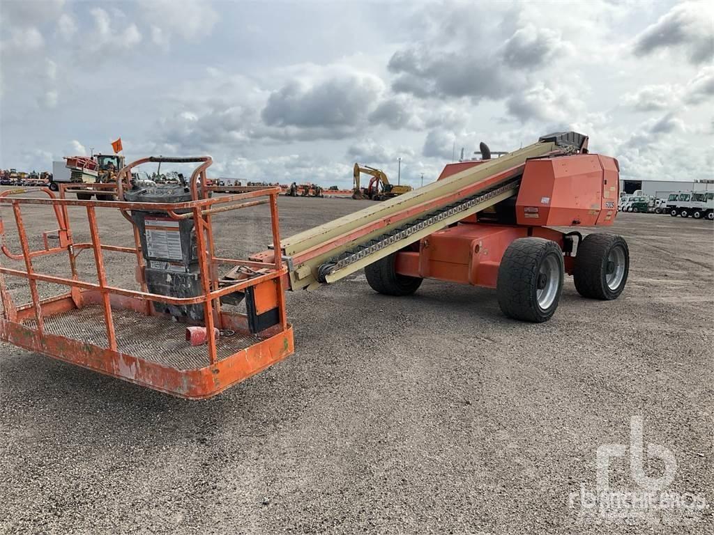 JLG 600S Iseliikuvad poomtõstukid