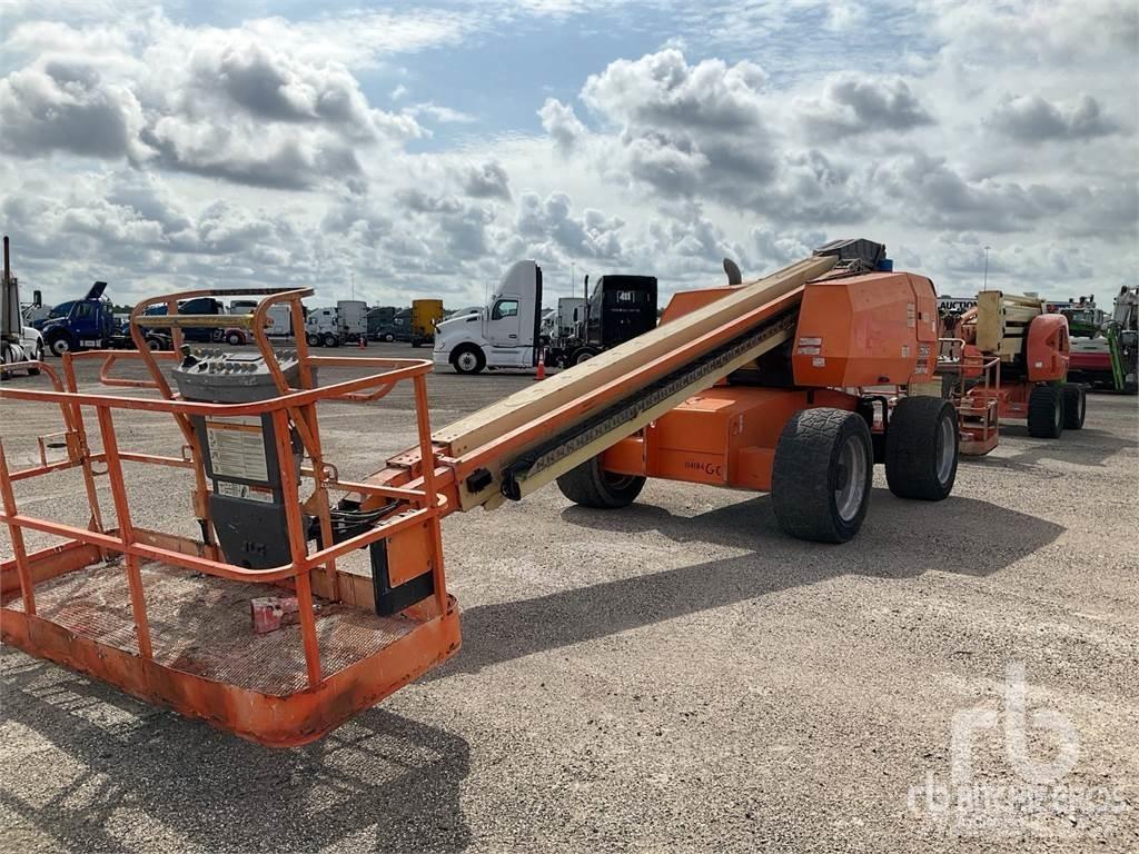 JLG 600S Iseliikuvad poomtõstukid