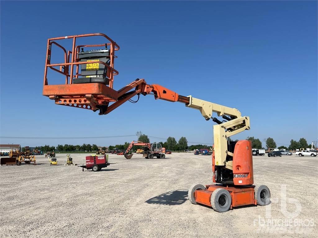 JLG E300 AJP Iseliikuvad poomtõstukid