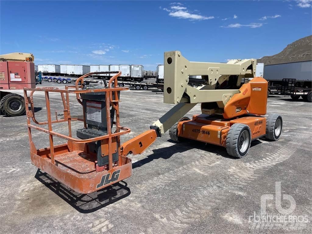 JLG E450A Iseliikuvad poomtõstukid