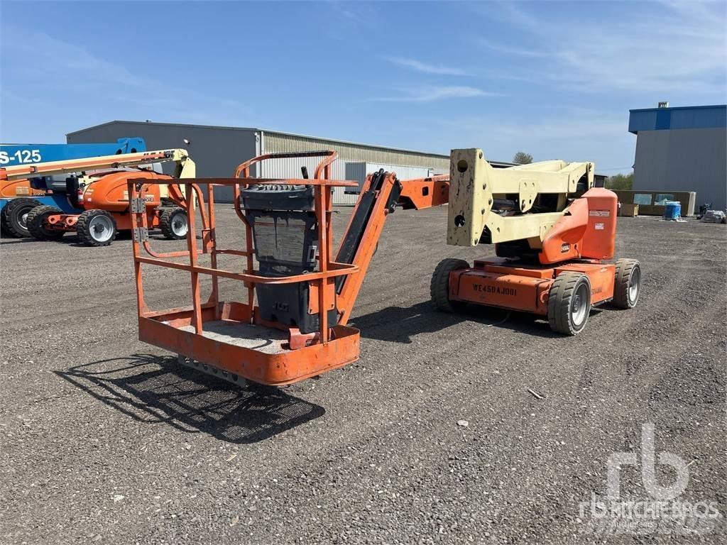 JLG E450AJ Iseliikuvad poomtõstukid