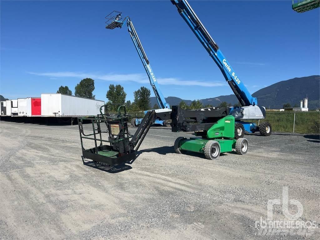 JLG E450AJ Iseliikuvad poomtõstukid