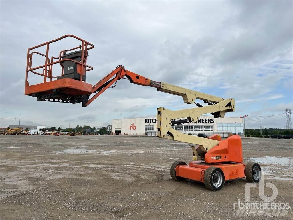 JLG E450AJ Iseliikuvad poomtõstukid