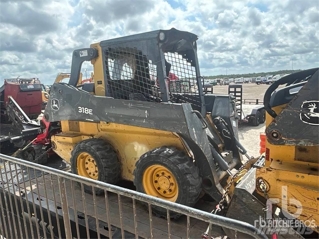 John Deere 318E Kompaktlaadurid