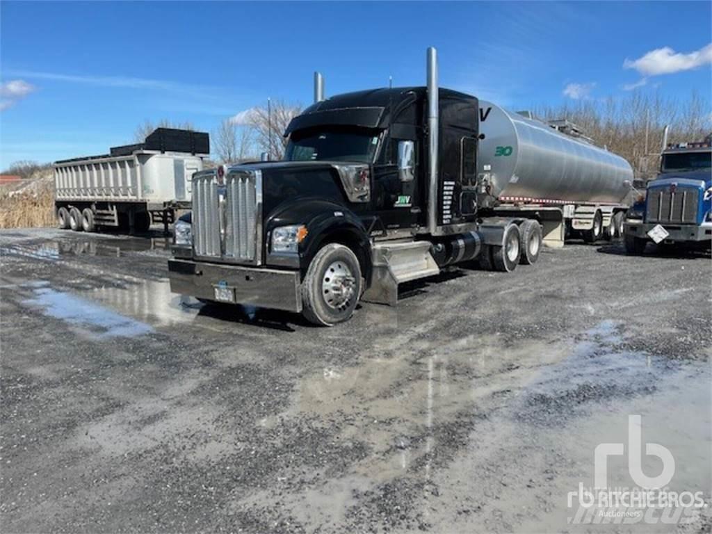Kenworth W990 Sadulveokid