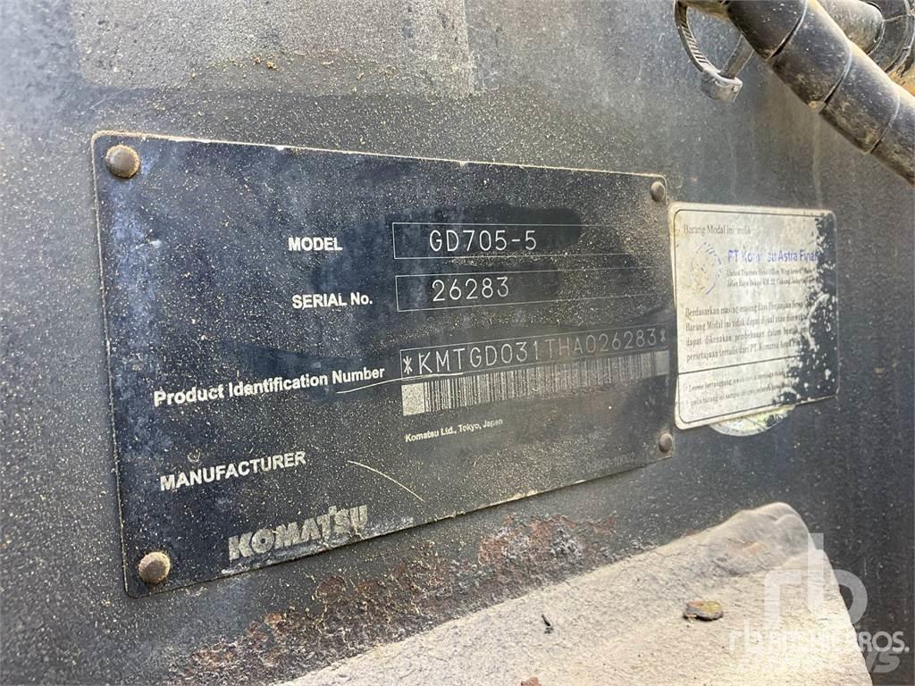Komatsu GD705-5 Greiderid