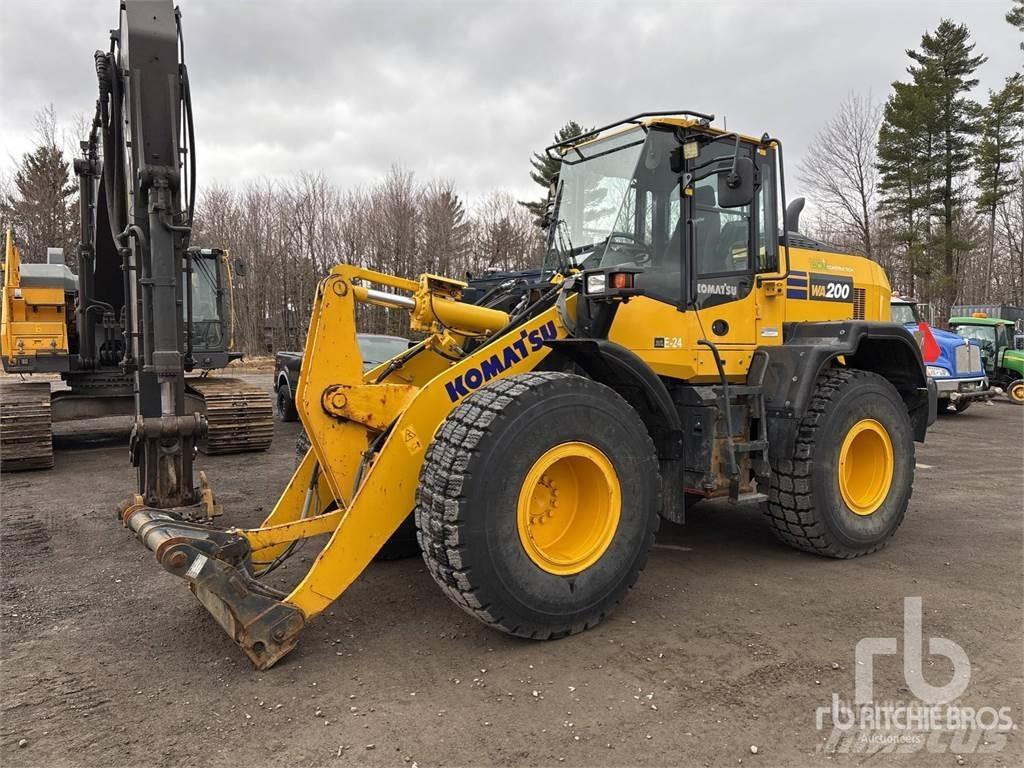 Komatsu WA200-8 Rataslaadurid