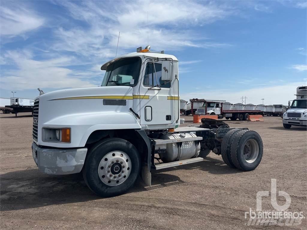 Mack CH612 Sadulveokid