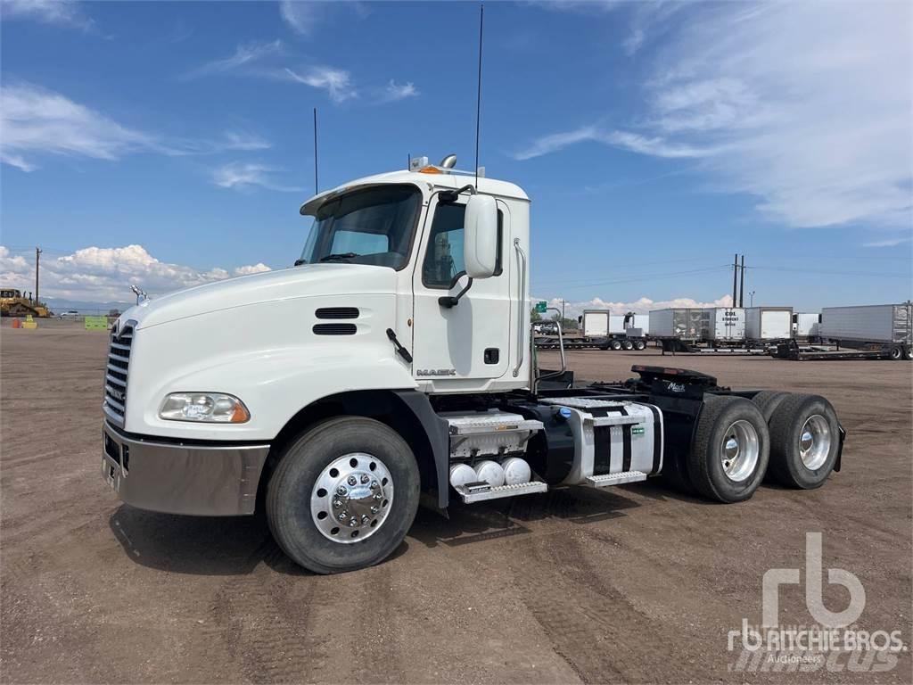 Mack CH613 Sadulveokid