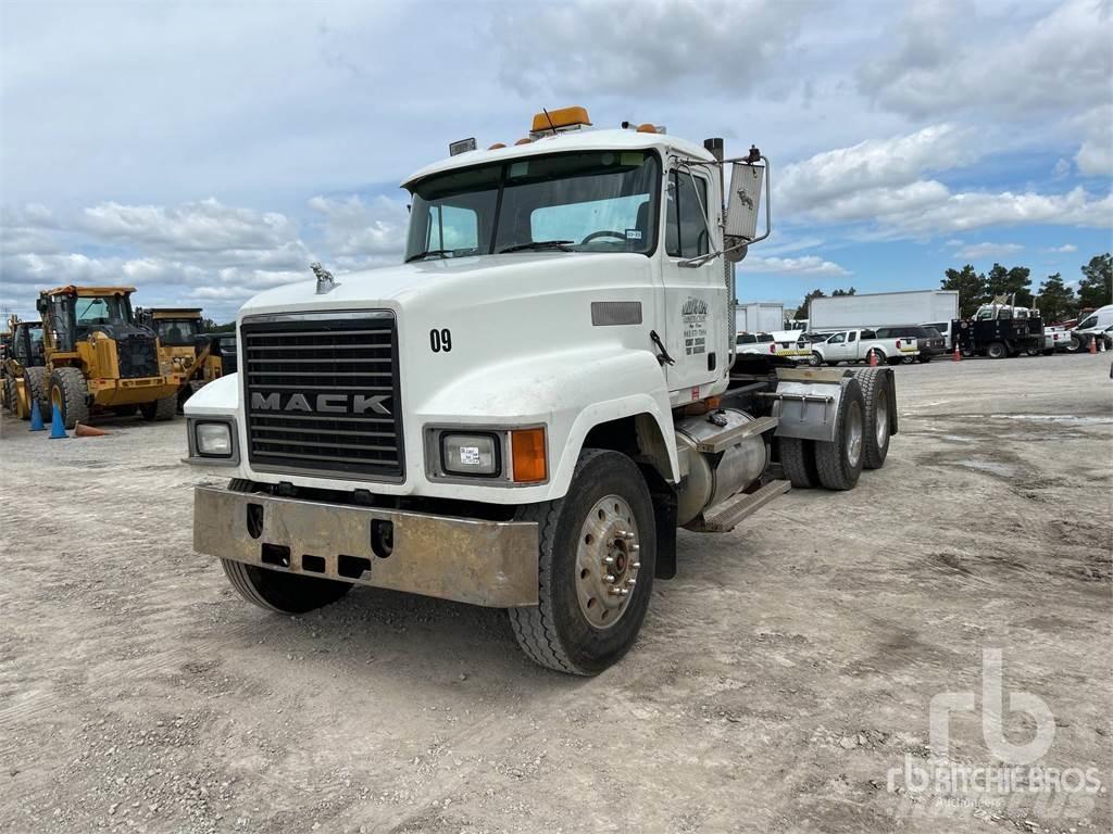 Mack CH613 Sadulveokid