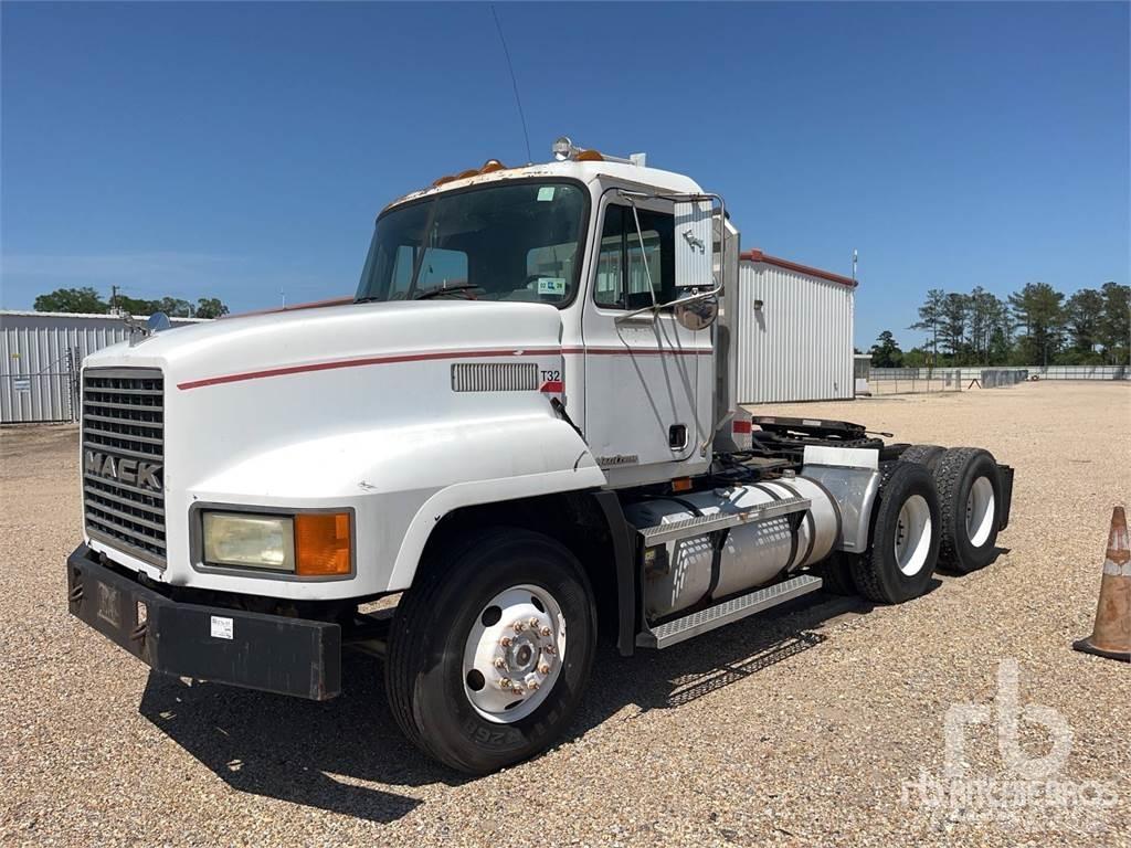 Mack CH613 Sadulveokid