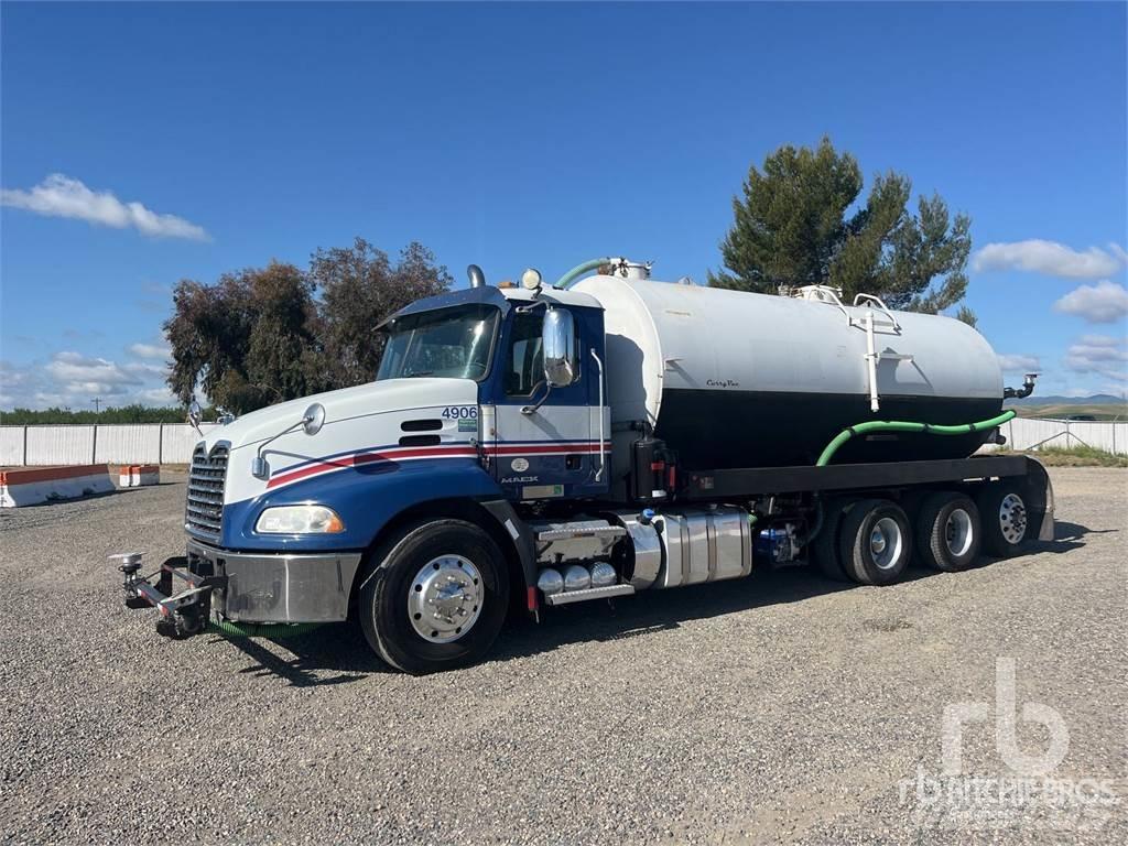 Mack CX613 Veepaagiga autod