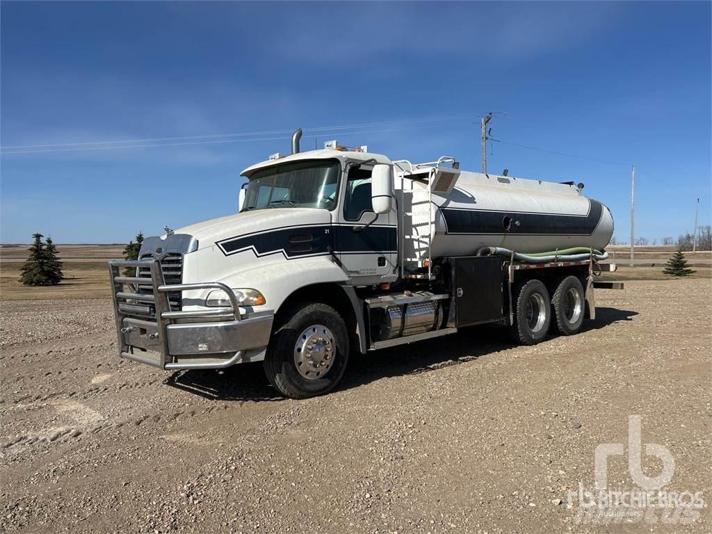 Mack CX613 Veepaagiga autod