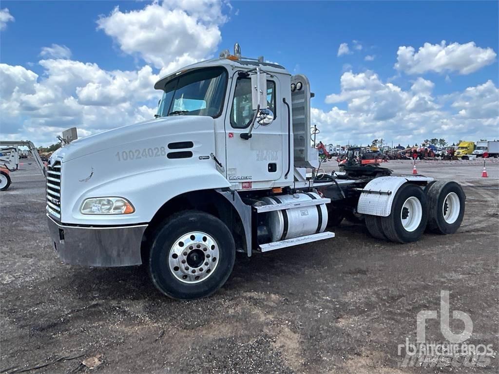 Mack CXP613 Sadulveokid