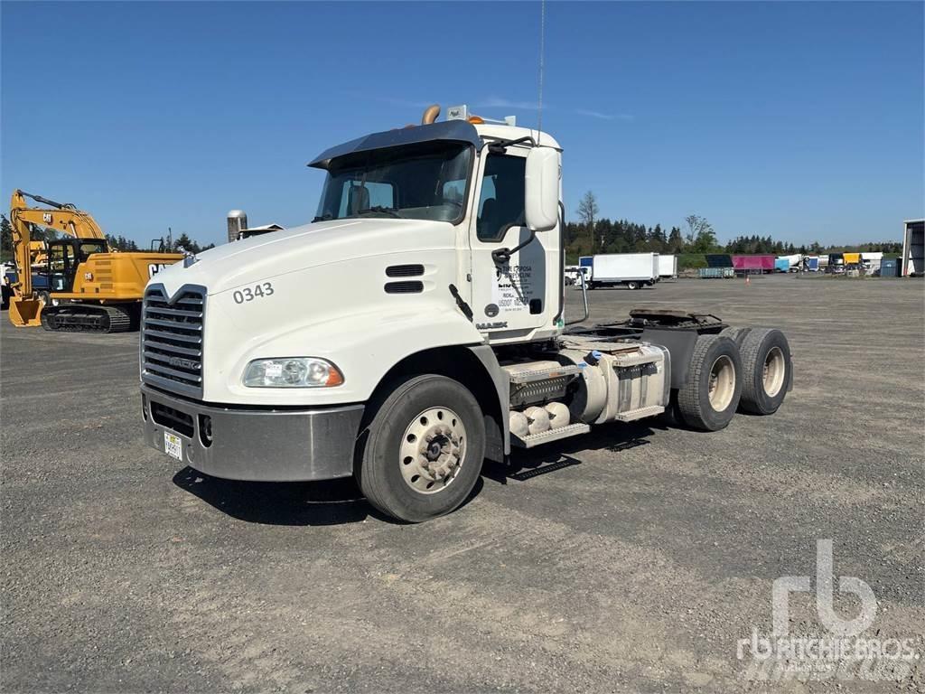 Mack CXU613 Sadulveokid