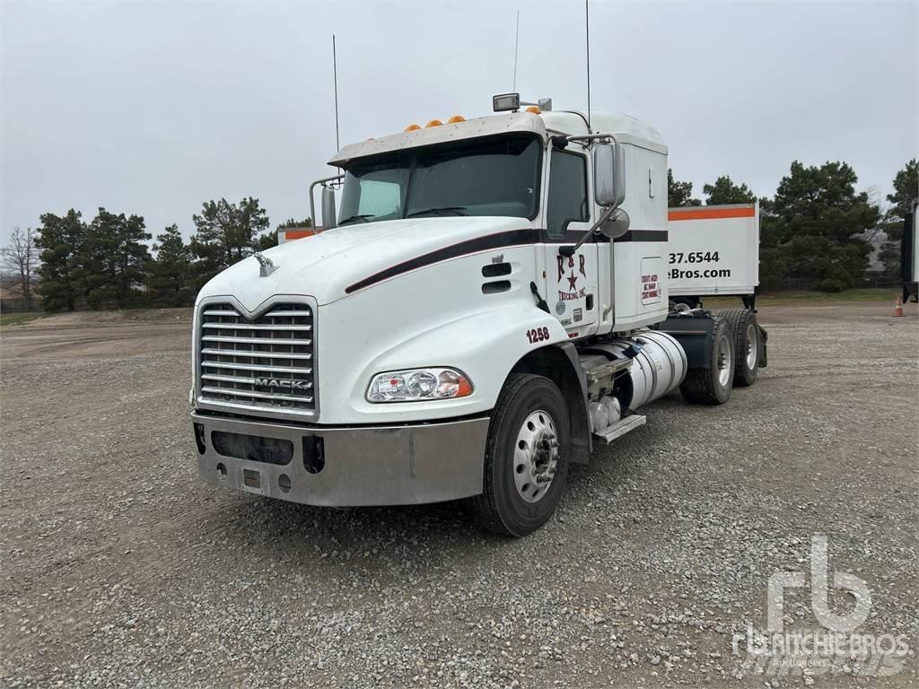 Mack CXU613 Sadulveokid