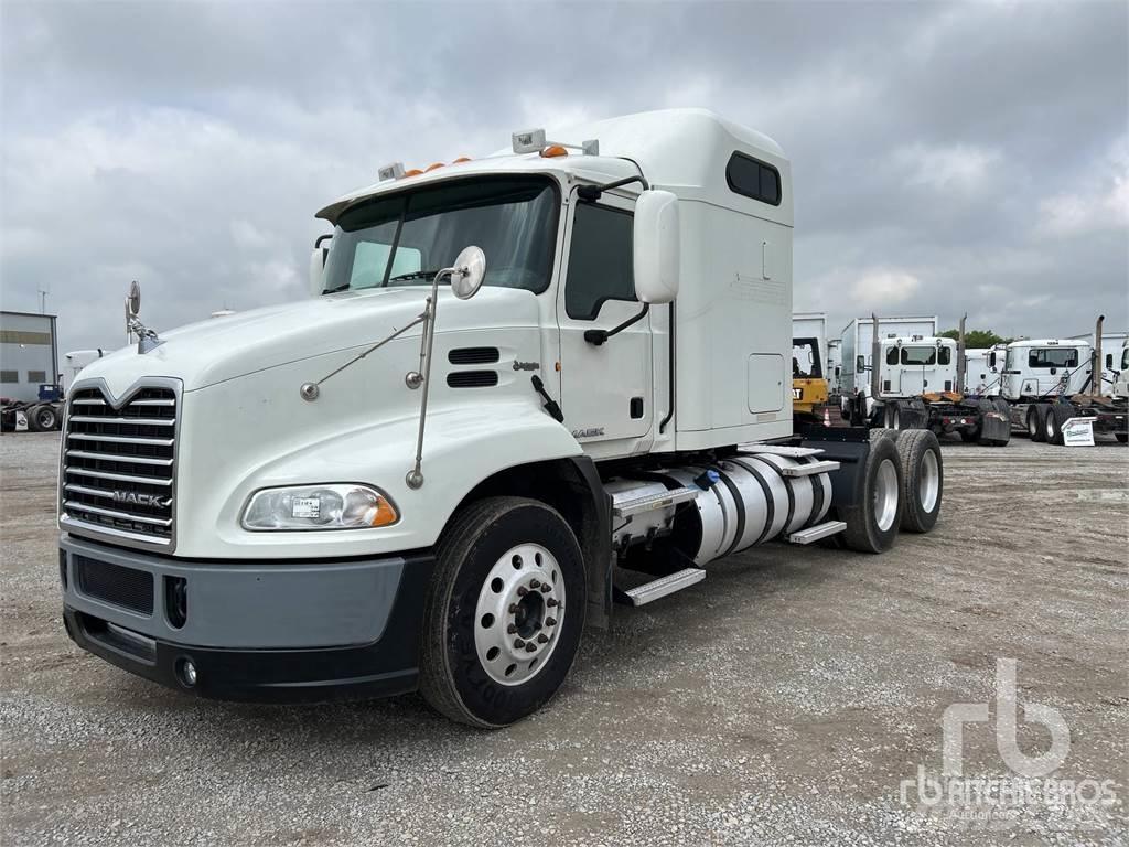 Mack CXU613 Sadulveokid