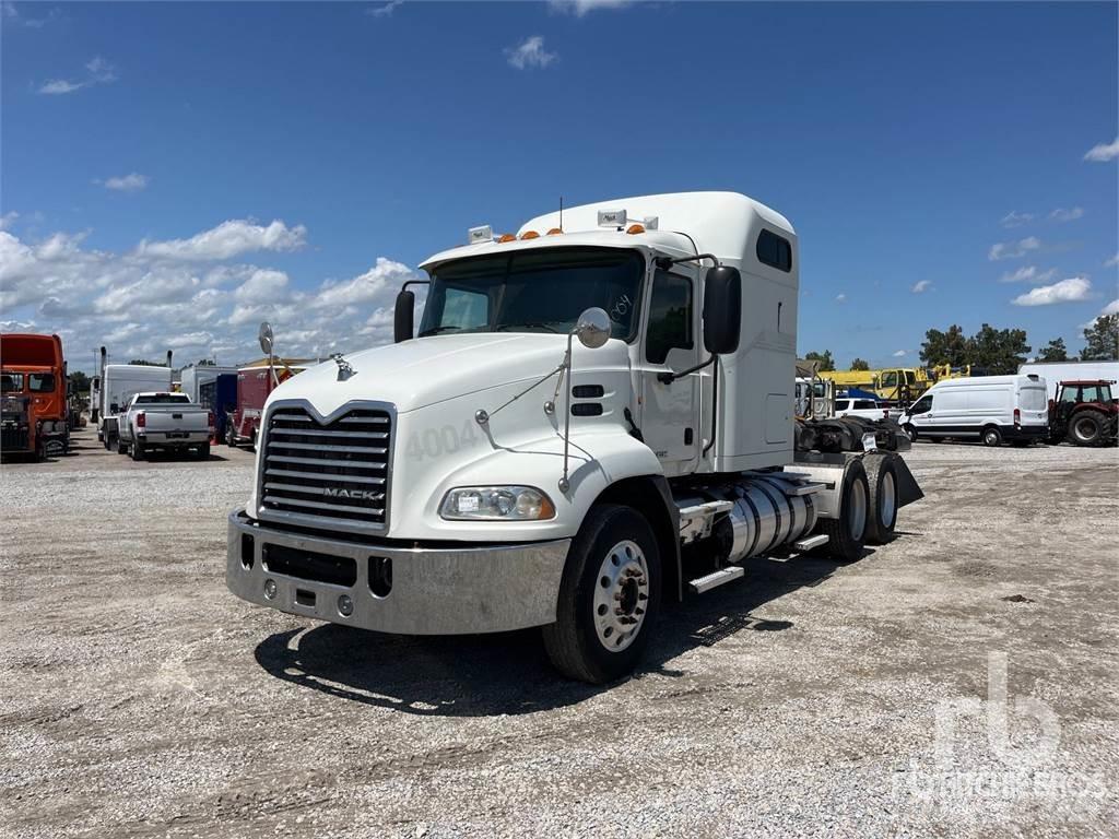 Mack CXU613 Sadulveokid