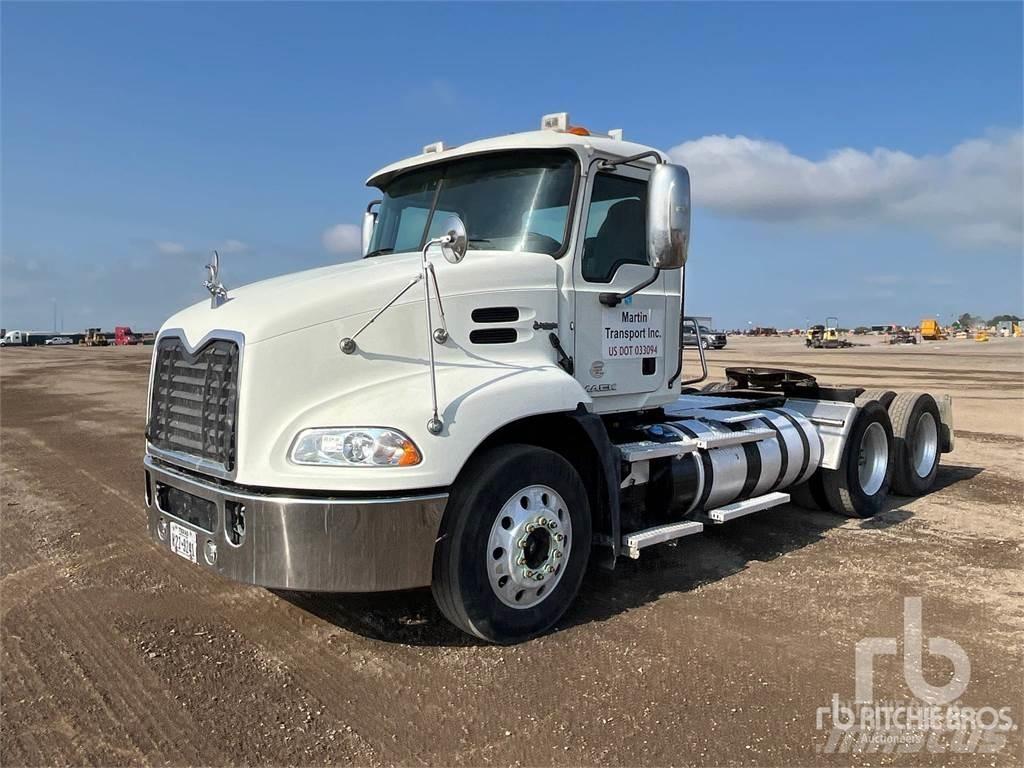 Mack CXU613 Sadulveokid