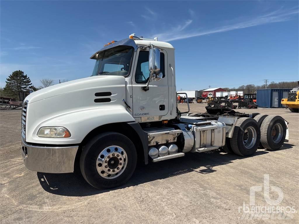 Mack CXU613 Sadulveokid