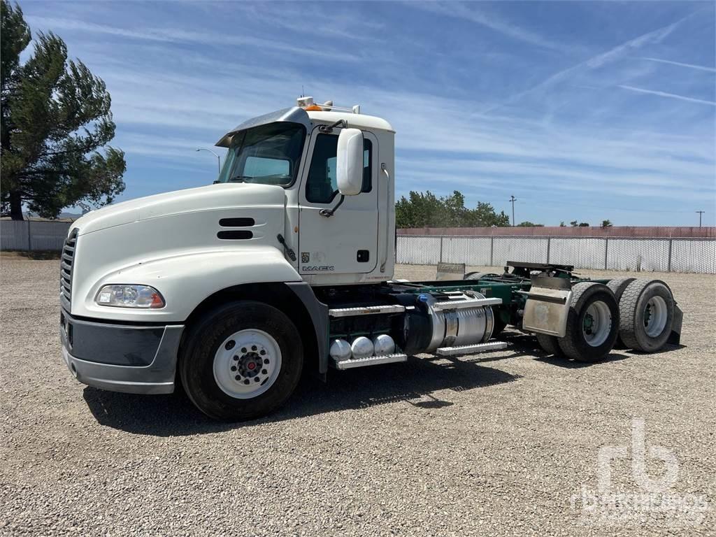 Mack CXU613 Sadulveokid
