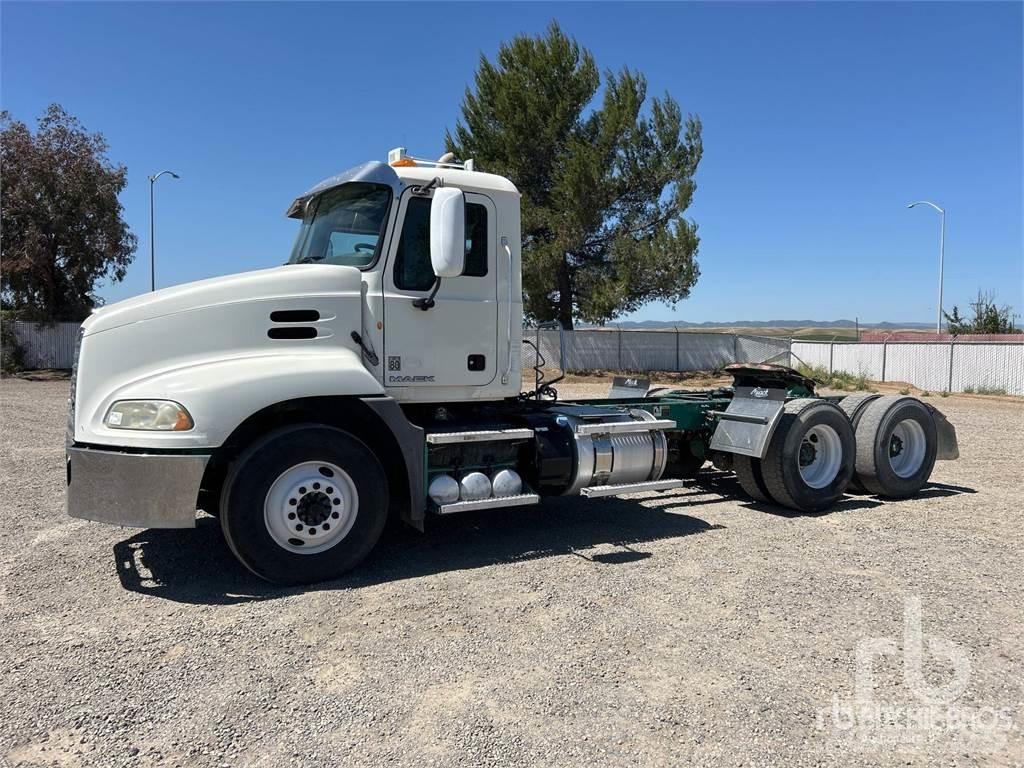 Mack CXU613 Sadulveokid
