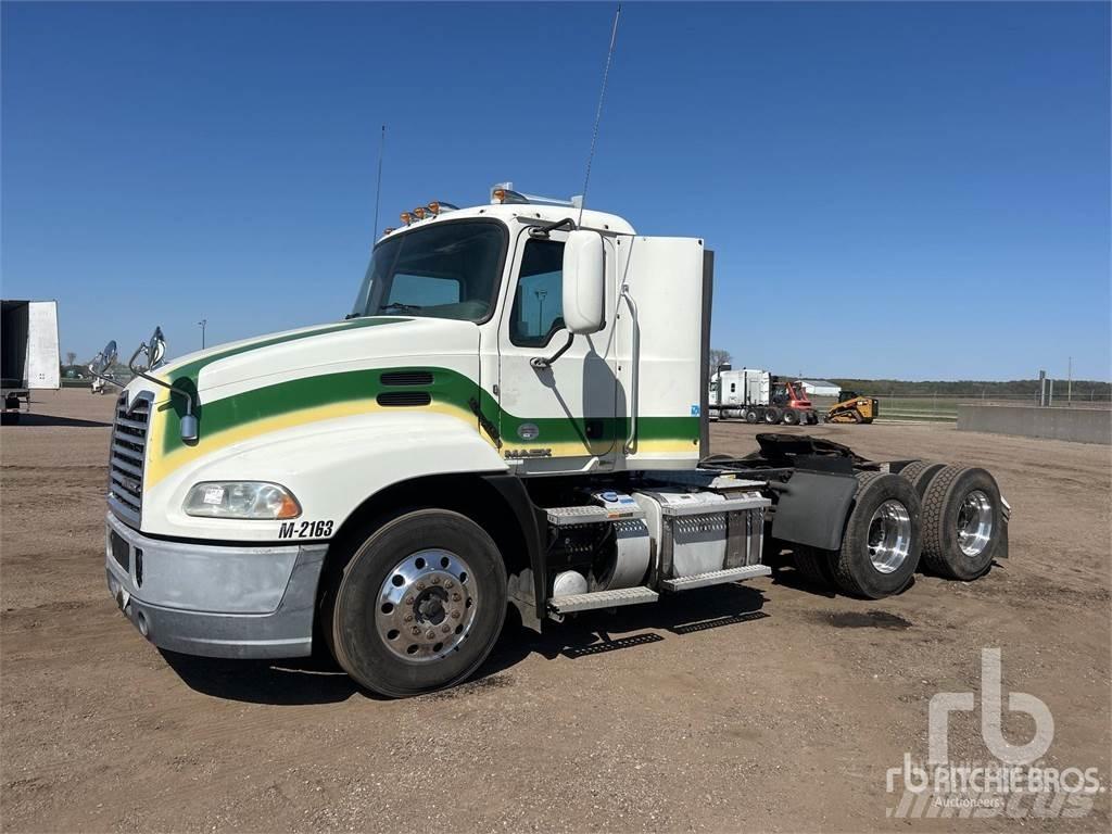 Mack CXU613 Sadulveokid