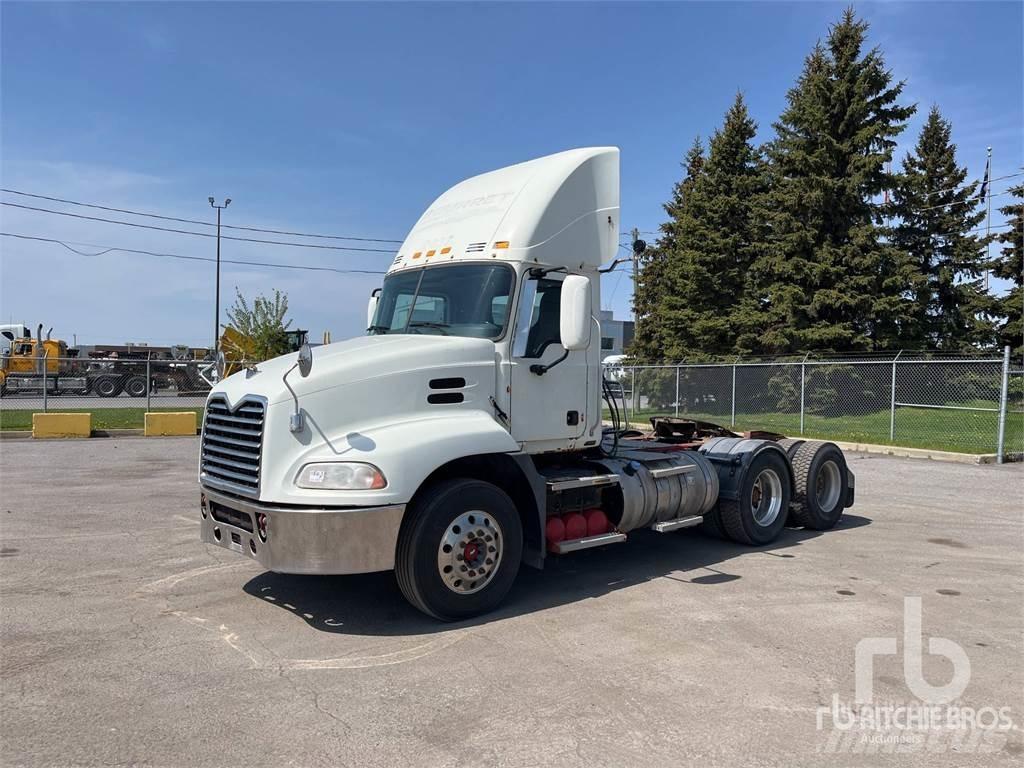 Mack CXU613 Sadulveokid