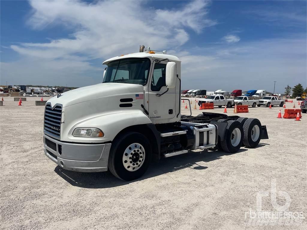 Mack CXU613 Sadulveokid