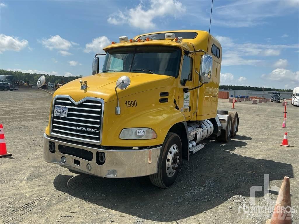 Mack CXU613 Sadulveokid