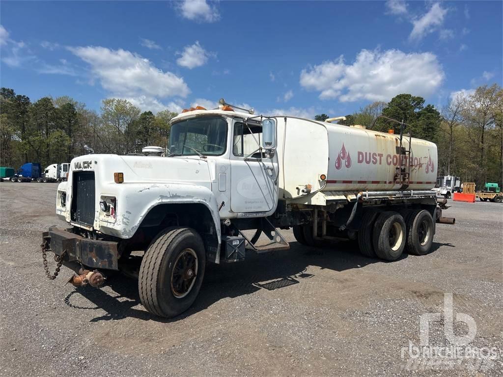 Mack RD685S Veepaagiga autod