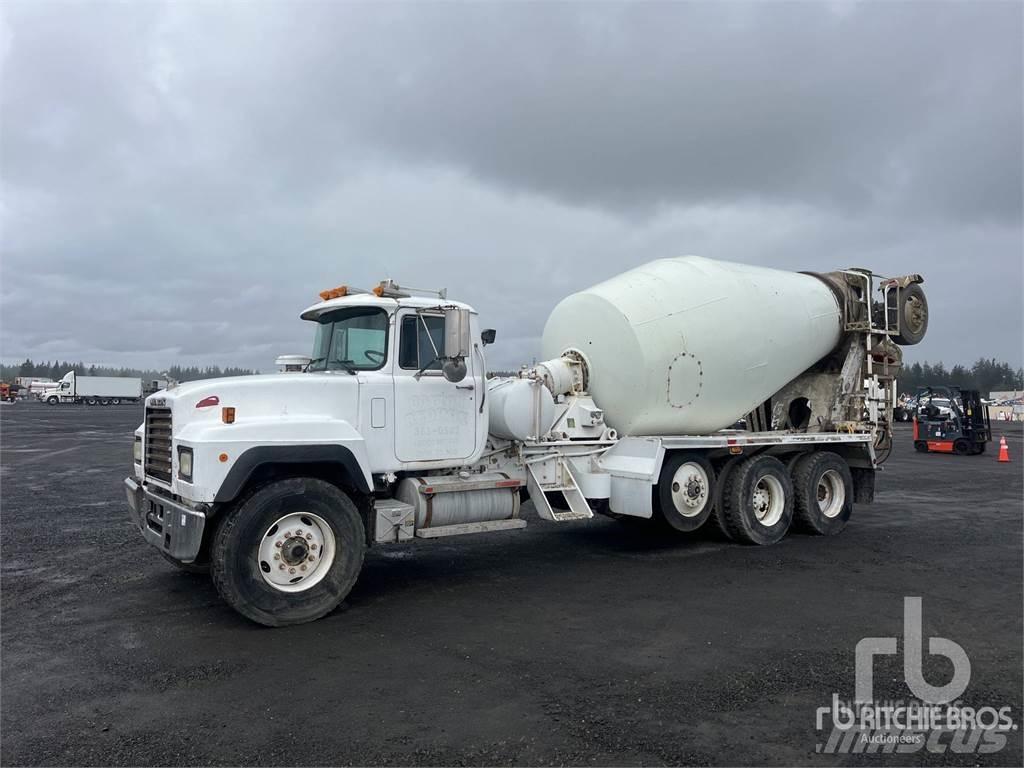 Mack RD690S Betooniveokid