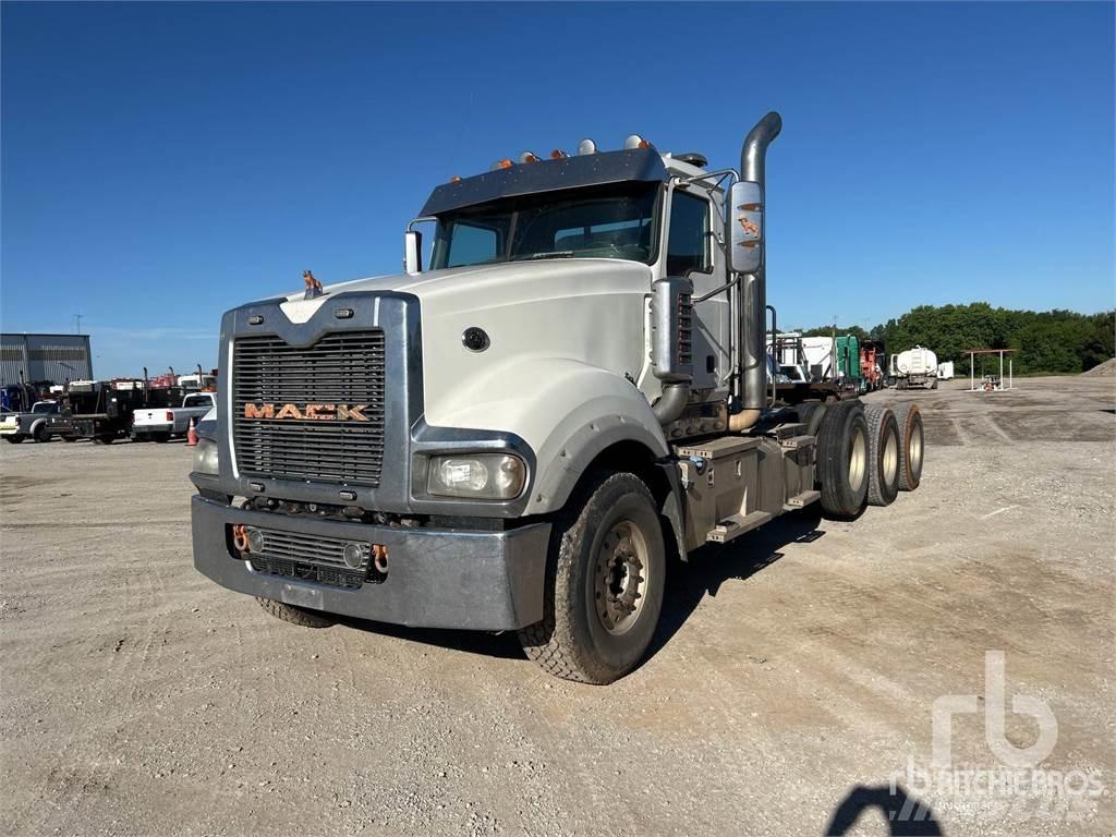Mack TD713 Sadulveokid