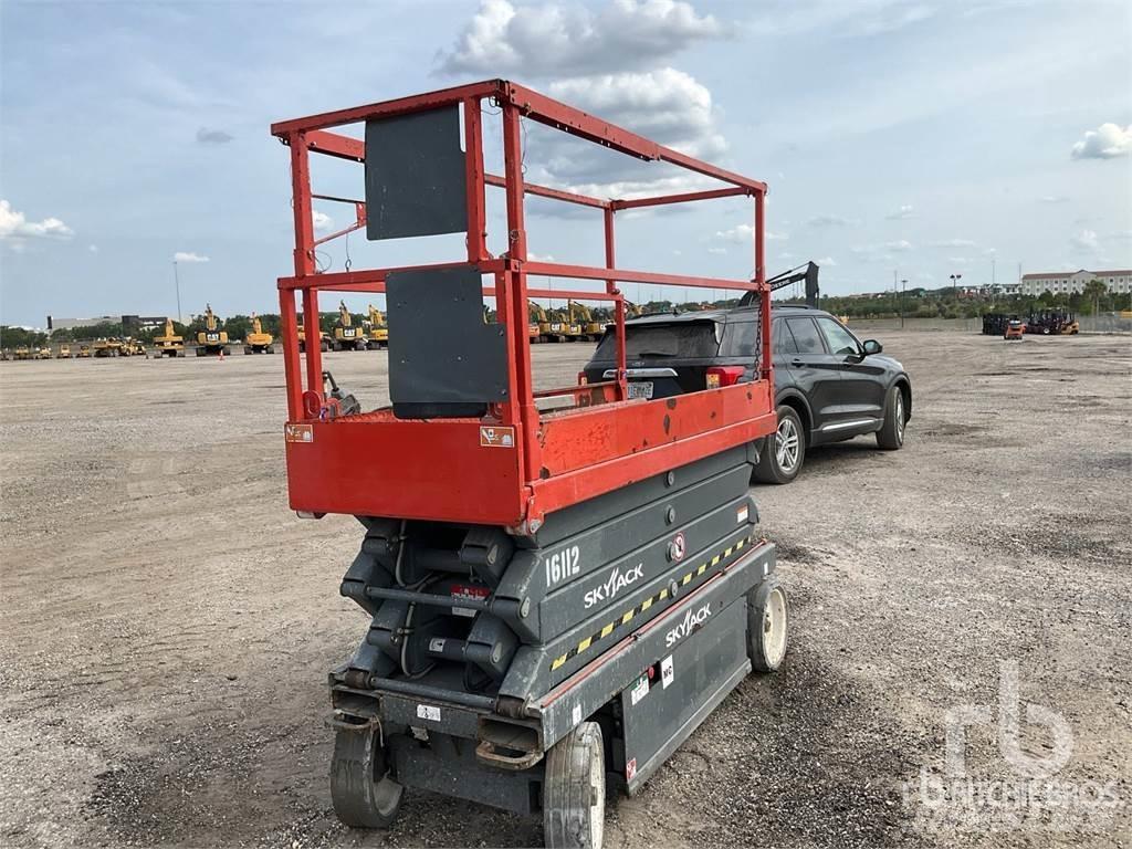 SkyJack SJ3226 Käärtõstukid