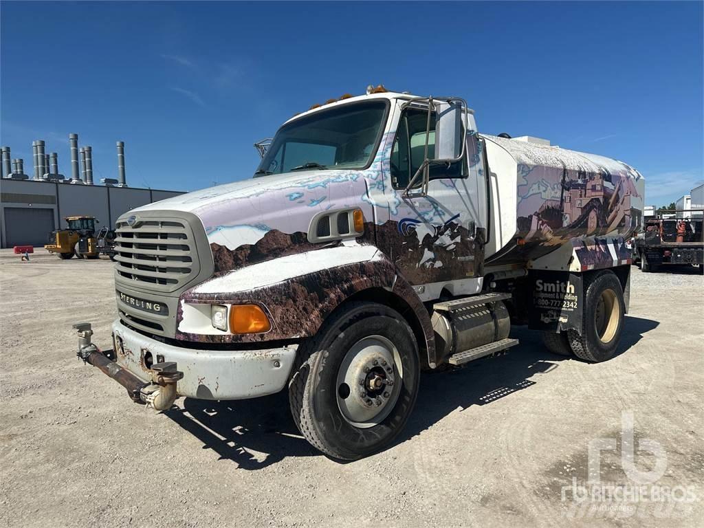 Sterling L8500 Veepaagiga autod