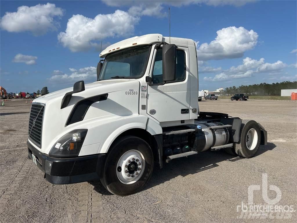 Volvo VNL300 Sadulveokid