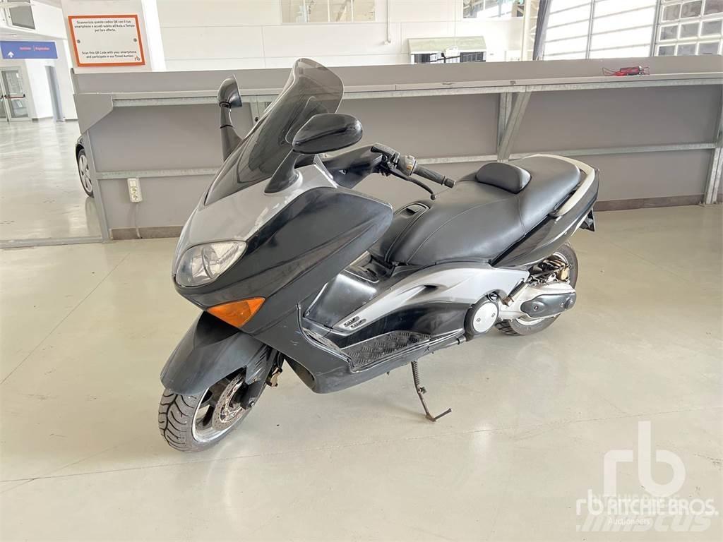 Yamaha TMAX Sõiduautod