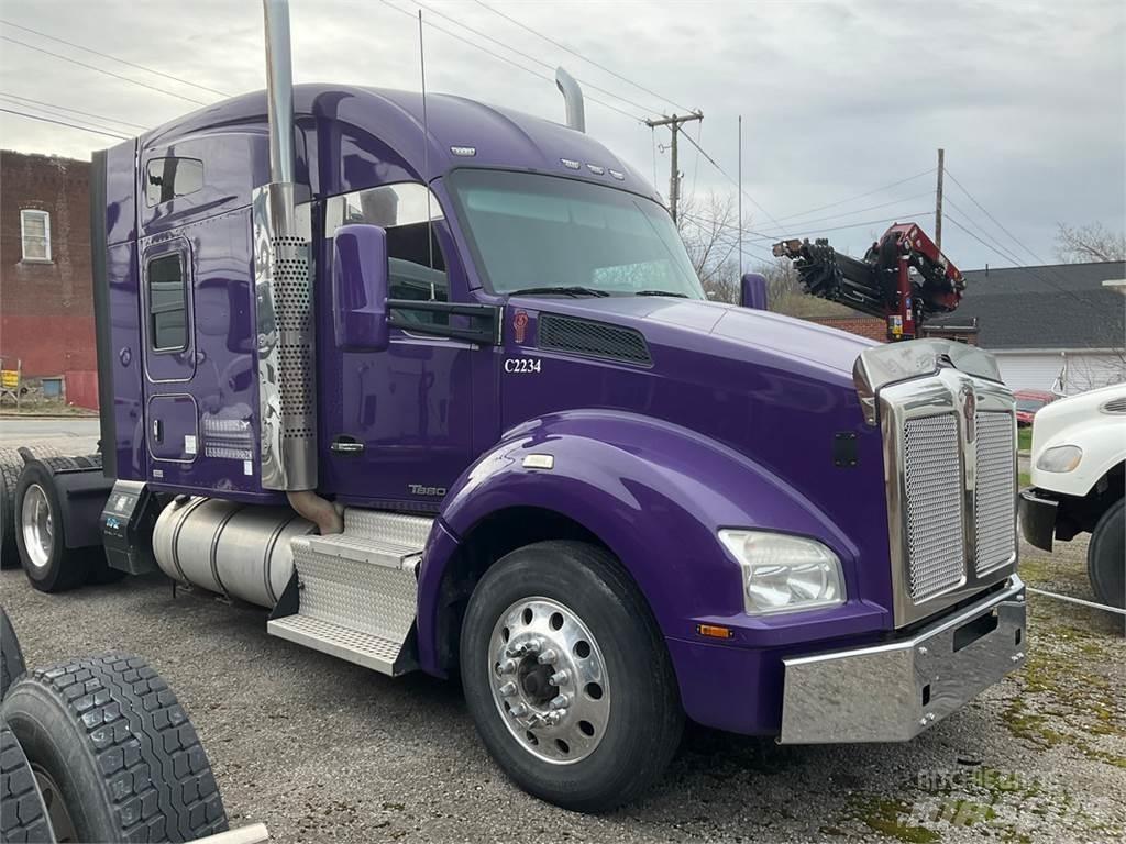 Kenworth T880 Sadulveokid