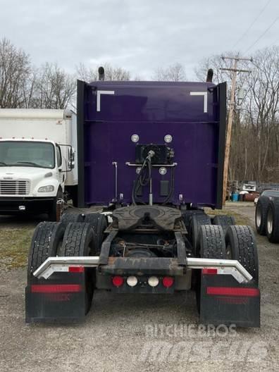 Kenworth T880 Sadulveokid