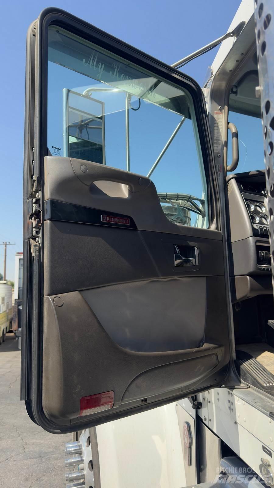 Kenworth W900 Sadulveokid