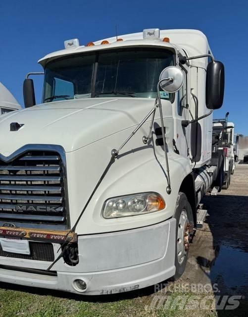 Mack CXU613 Sadulveokid