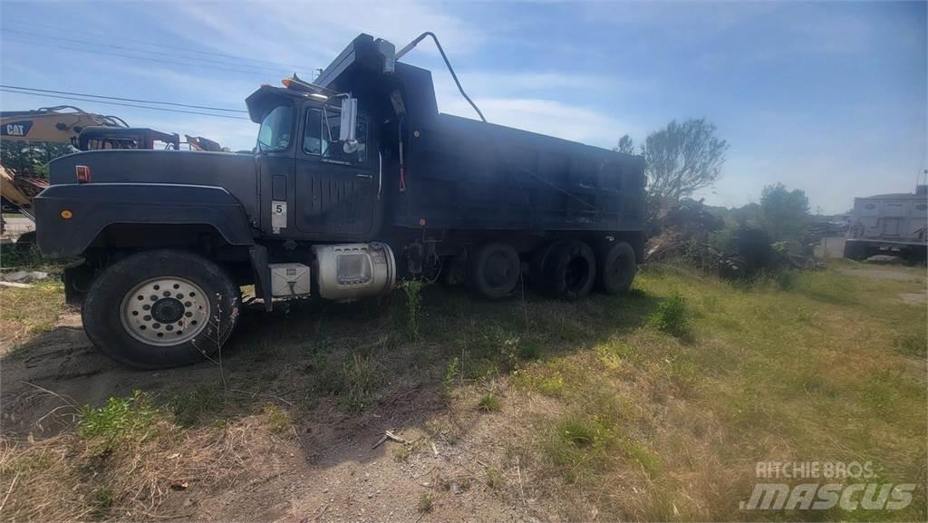 Mack RD6885 Kallurid